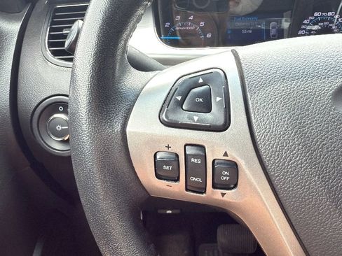 Used 2017 Ford Taurus SEL FWD image 10