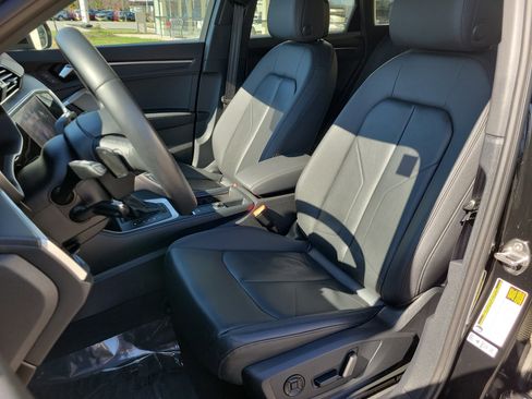 Used 2022 Audi Q3 2.0T Premium w/ Convenience Package AWD/4WD image 4