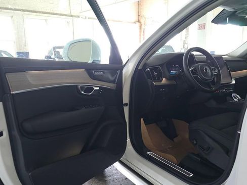 Certified 2024 Volvo XC40 B5 Ultimate w/ Protection Package Premier AWD/4WD image 19
