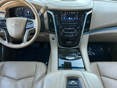 Used 2020 Cadillac Escalade ESV Platinum image 16