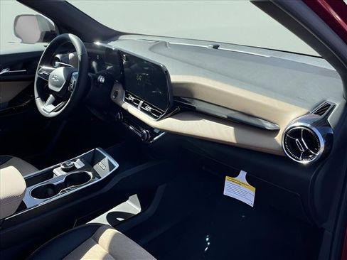 New 2025 Chevrolet Equinox ACTIV w/ Safety and Technology Package image 23