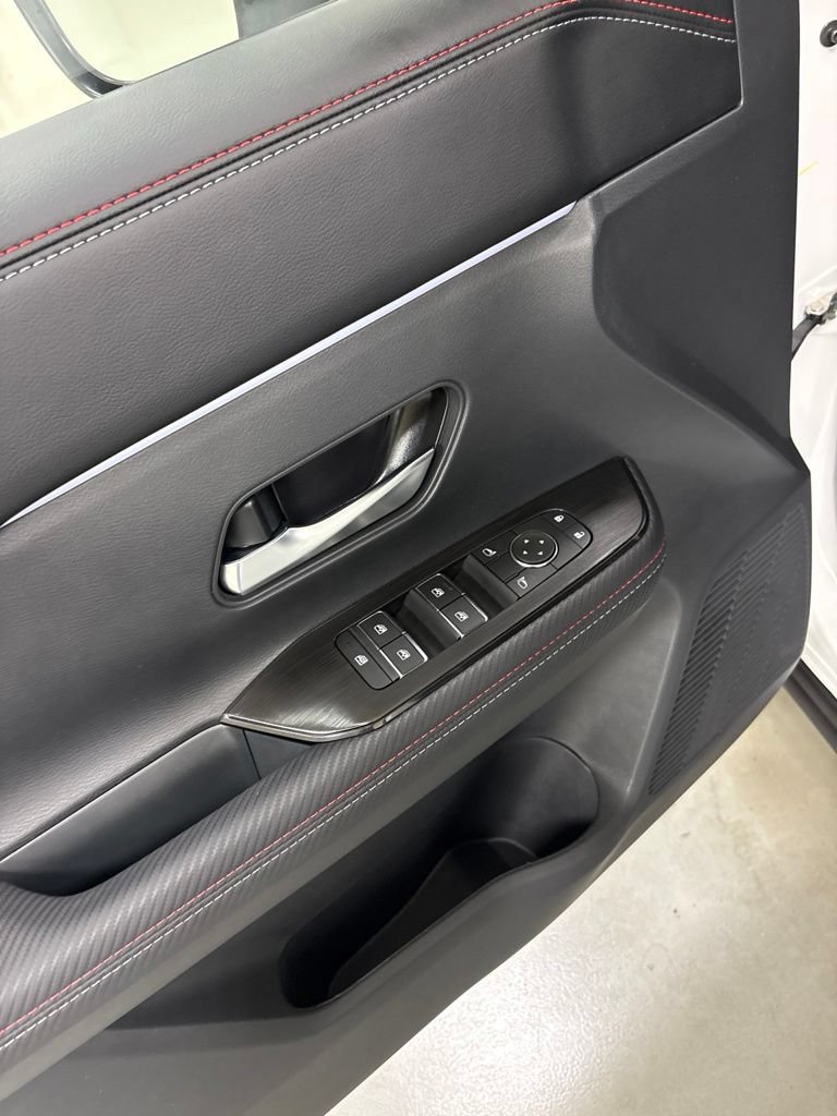 Used 2025 Nissan Kicks SR FWD image 16