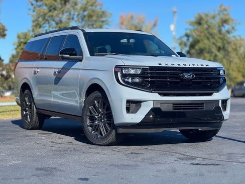New 2025 Ford Expedition Max Platinum w/ Stealth Performance Package AWD/4WD image 3