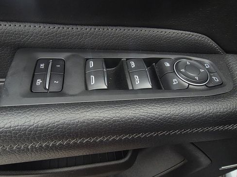 Used 2021 GMC Yukon XL Denali image 12