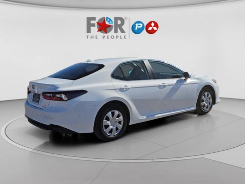 Used 2023 Toyota Camry LE image 5