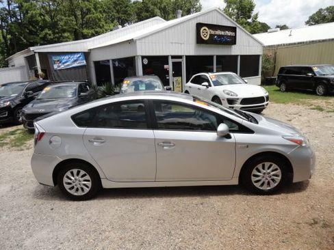 Used 2014 Toyota Prius Plug-In Hybrid image 8