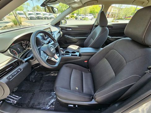 Used 2024 Nissan Altima 2.5 SV image 14