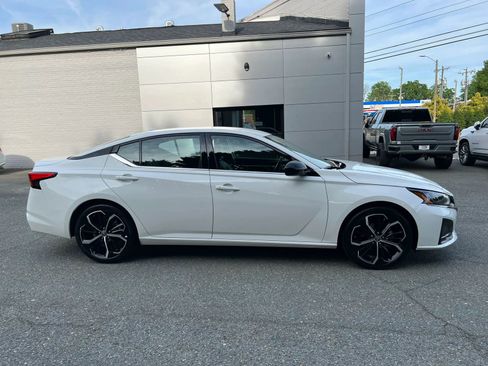 Used 2024 Nissan Altima 2.5 SR image 3