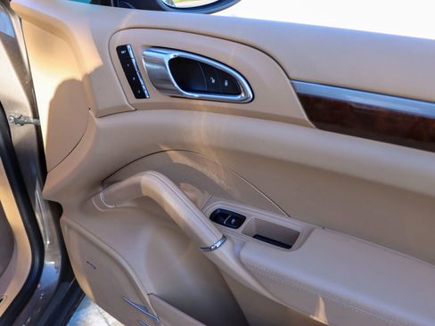 Used 2014 Porsche Cayenne image 36