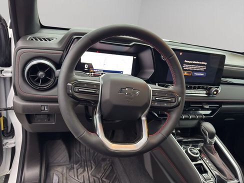 Used 2025 Chevrolet Colorado Z71 w/ Technology Package image 12