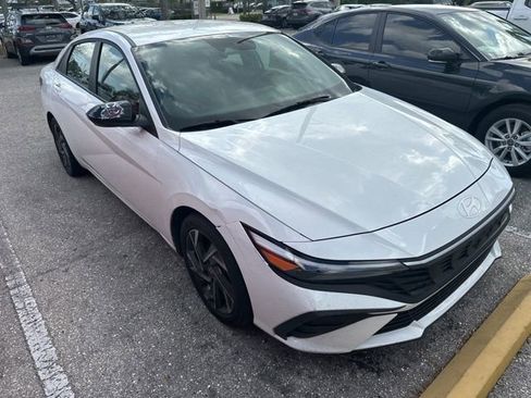 Used 2025 Hyundai Elantra SEL image 9