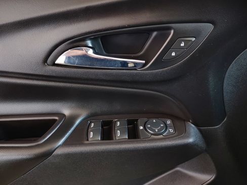 Used 2020 Chevrolet Equinox LT FWD image 21