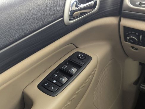 Used 2021 Jeep Grand Cherokee Laredo RWD image 18