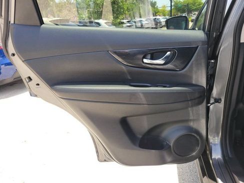 Used 2018 Nissan Rogue SL w/ Premium Package FWD image 10