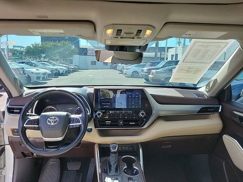 Used 2022 Toyota Highlander Platinum image 17