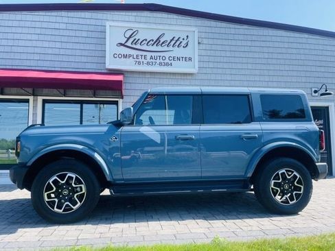 Used 2025 Ford Bronco Outer Banks AWD/4WD image 1