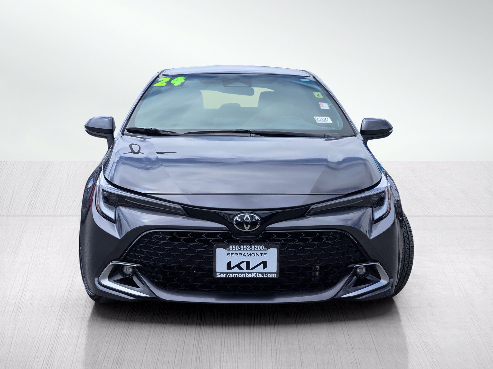 Used 2024 Toyota Corolla XSE FWD image 2