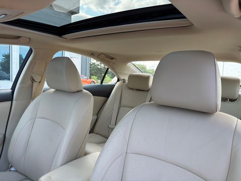 Used 2011 Lexus ES 350 w/ Preferred Accessory Package FWD image 24