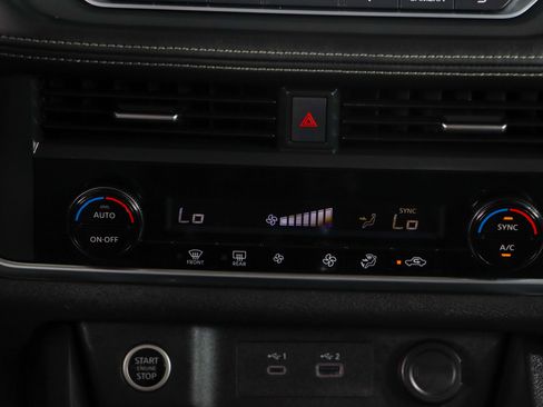 Used 2023 Nissan Rogue SV image 20