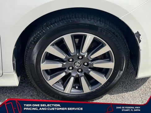 Used 2018 Toyota Sienna Limited Premium FWD image 22