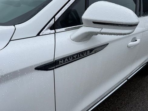 Used 2023 Lincoln Nautilus Reserve image 5