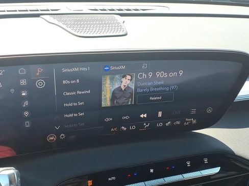 Used 2025 Buick Enclave Preferred FWD image 5