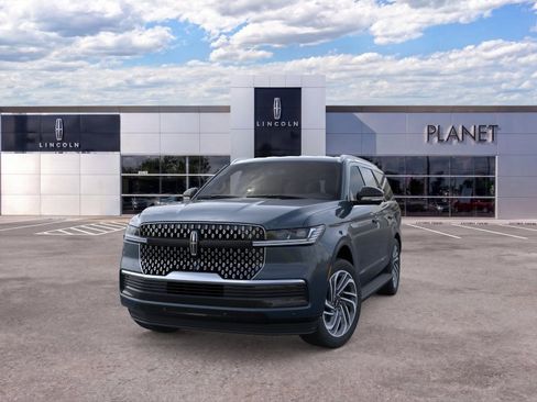 New 2026 Lincoln Navigator Premiere AWD/4WD image 2