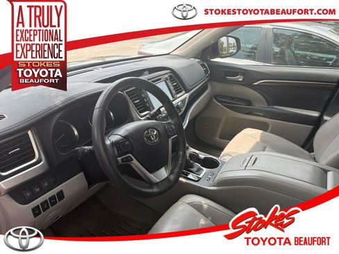 Used 2016 Toyota Highlander Limited Platinum FWD image 1