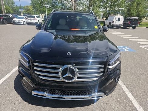 Used 2026 Mercedes-Benz GLB 250 image 2