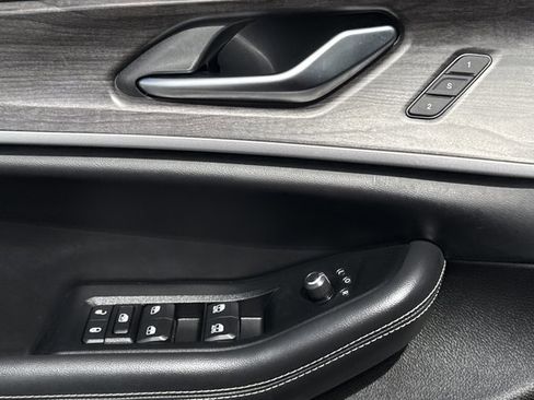 Used 2023 Jeep Grand Cherokee Limited w/ Luxury Tech Group II image 18