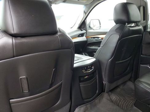 Used 2016 Cadillac Escalade ESV Luxury image 33