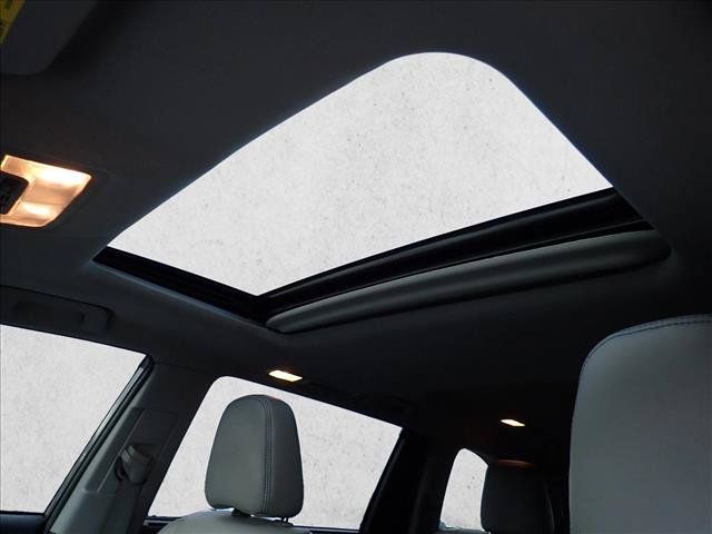 Used 2019 Toyota Highlander XLE AWD/4WD image 12