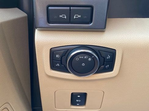 Used 2017 Ford F250 XLT w/ XLT Premium Package AWD/4WD image 26