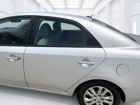 Used 2010 Kia Forte EX FWD image 21