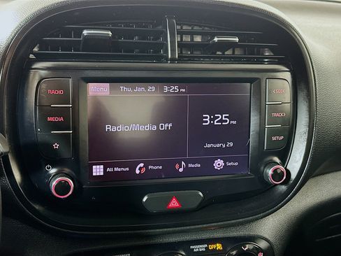 Used 2022 Kia Soul LX image 14