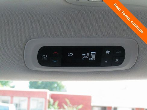 Used 2022 Chrysler Pacifica Touring-L image 17