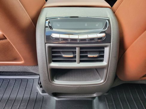 Certified 2023 Cadillac XT5 Sportv w/ Technology Package AWD/4WD image 44
