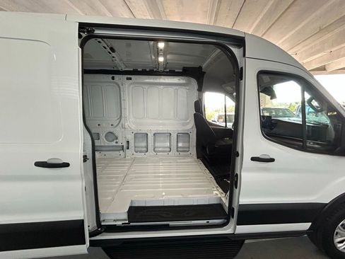 Used 2024 Ford E-Transit Base image 16