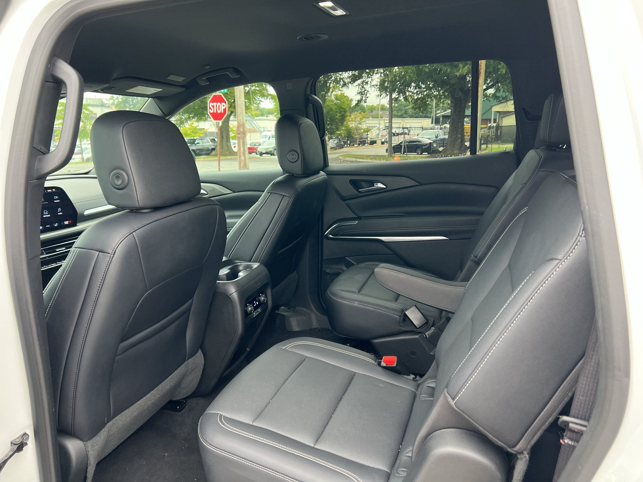 Used 2025 Chevrolet Traverse LT AWD/4WD image 11