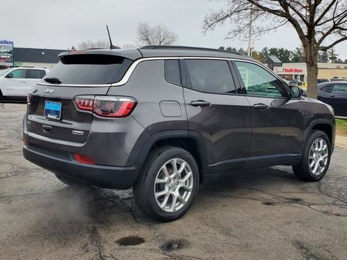 Used 2022 Jeep Compass Latitude image 3