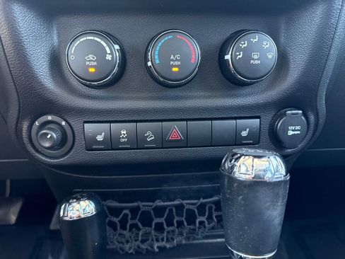 Used 2017 Jeep Wrangler Unlimited Sport w/ Quick Order Package 24S AWD/4WD image 17