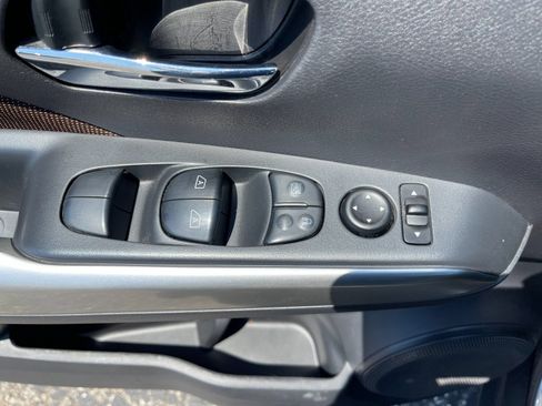 Used 2019 Nissan Kicks SR w/ Exterior Electronics Package FWD image 12