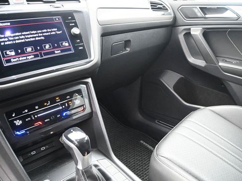 Certified 2022 Volkswagen Tiguan SE R-Line AWD/4WD image 4
