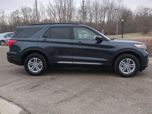 Used 2023 Ford Explorer XLT w/ Equipment Group 202A image 9