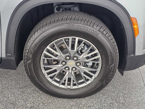 Used 2026 Chevrolet Traverse LT w/ Enhanced Driving Package FWD image 9