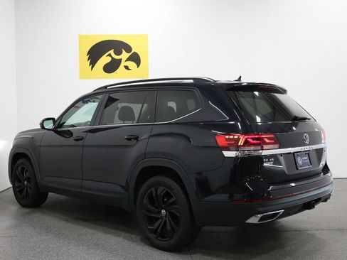 Used 2023 Volkswagen Atlas SE w/ Black Wheel Package AWD/4WD image 9
