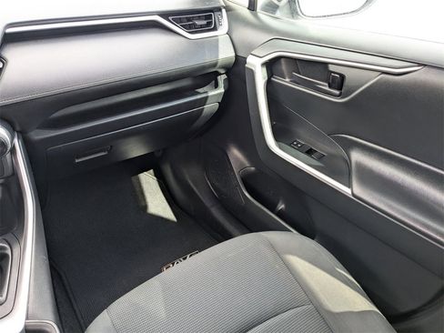 Used 2019 Toyota RAV4 LE image 17