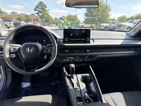 Used 2025 Honda Accord SE image 27