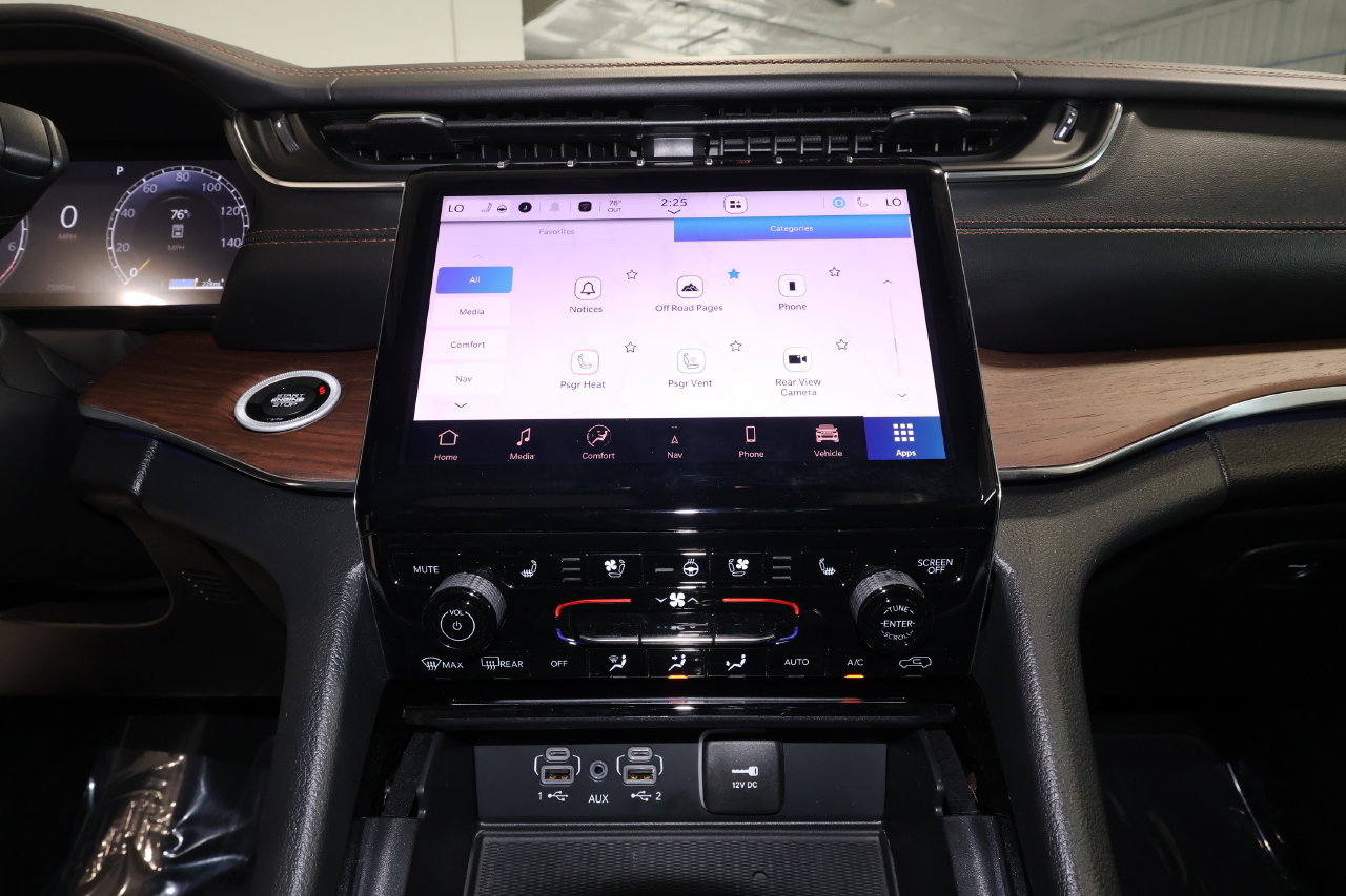 Used 2025 Jeep Grand Cherokee Summit w/ Adv Protech Group IV AWD/4WD image 18