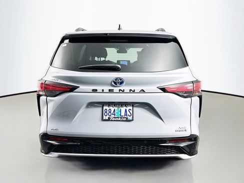 Used 2023 Toyota Sienna XSE w/ XSE Plus Package AWD/4WD image 6